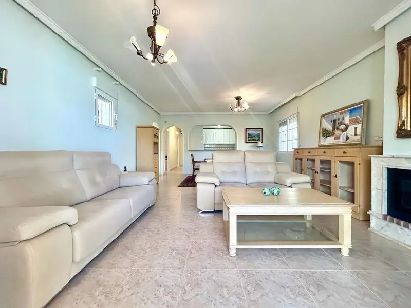 Villa en Cabo Roig con Chimenea y Piscina Privada