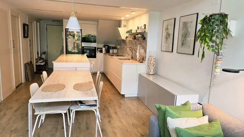 Dúplex Bajo con Terraza Privada y Piscina Comunitaria