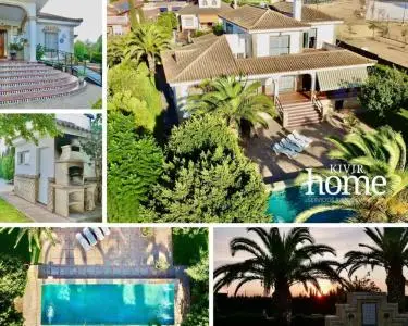 Chalet en Montequinto con Piscina y Pista de Tenis