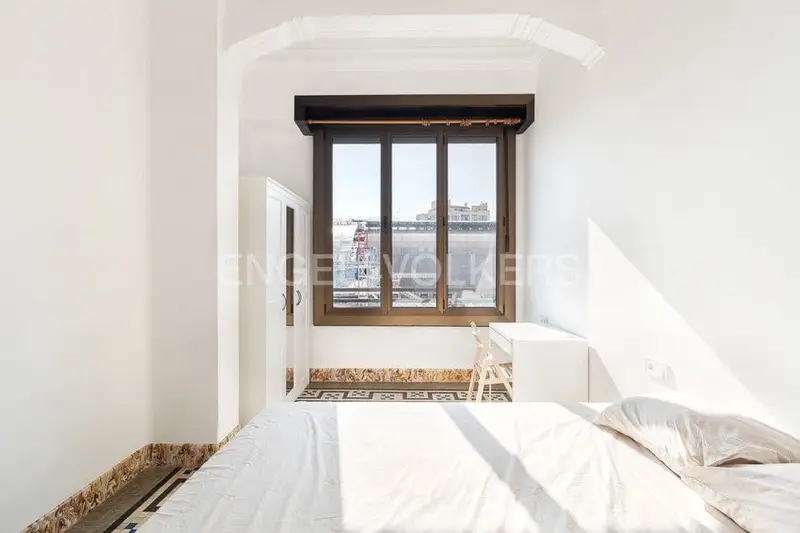 Apartamento en Alquiler Valencia: 2 Dormitorios, Estudio,  Moderno y Céntrico
