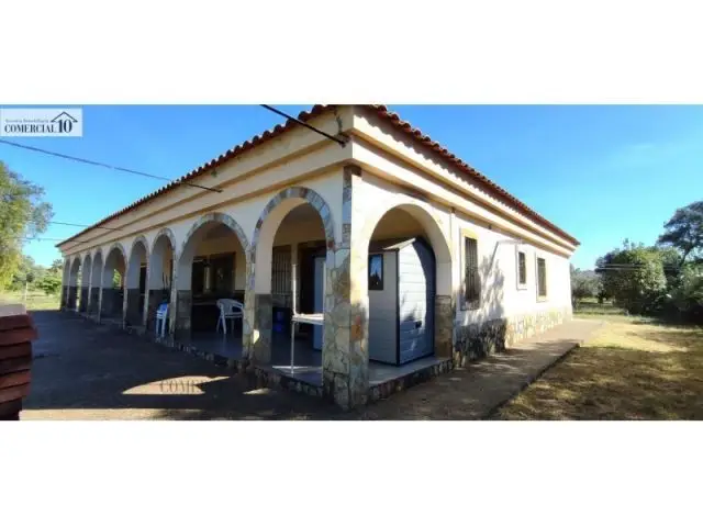 Parcela con 3 Viviendas en Tres Arroyos