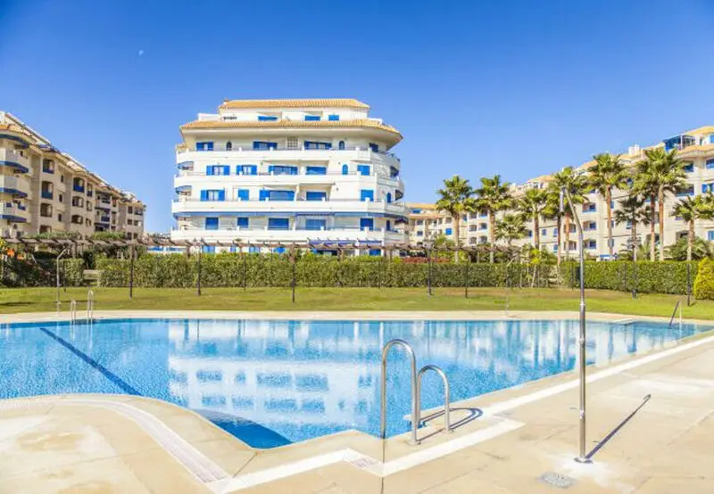 Apartamento en Planta Baja con Terraza en Sabinillas