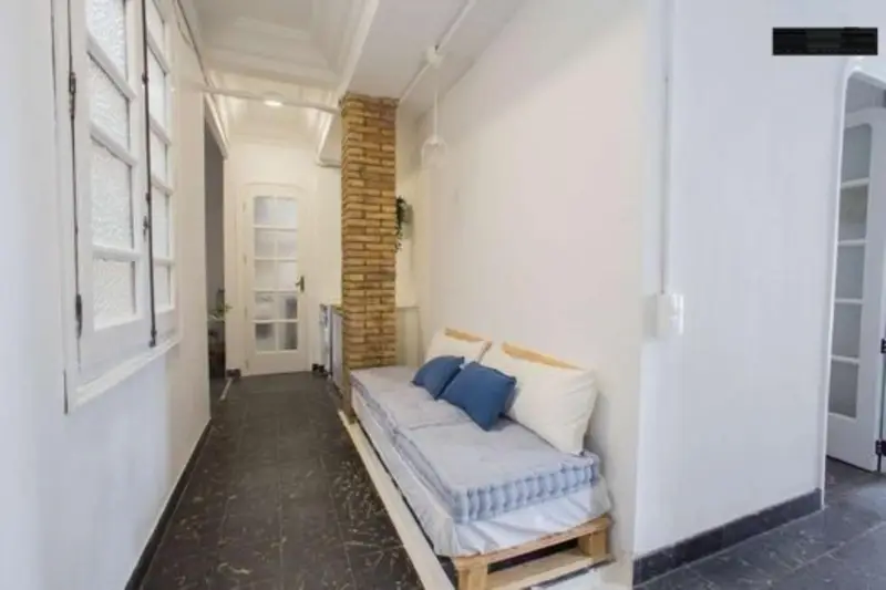 Habitacion Privada para Chicas con Baño Privado Aire Acondicionado y Balcon