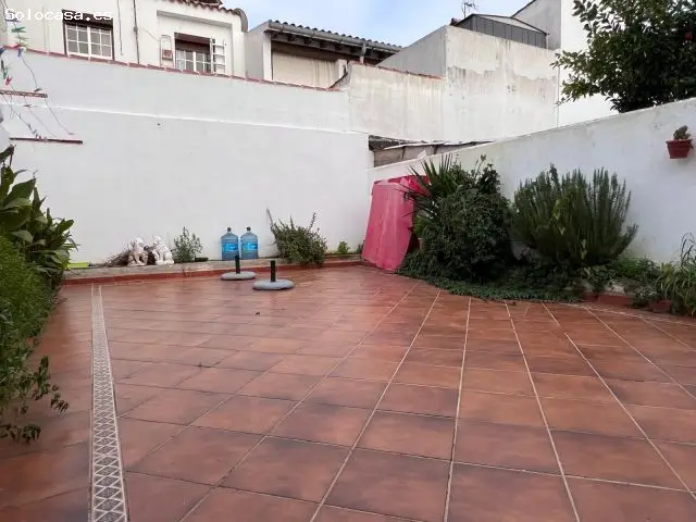 Adosado en Castellar con 4 habitaciones y patio