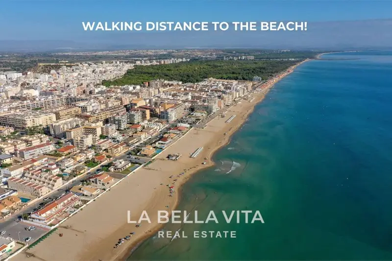 Chalet de Lujo en Guardamar del Segura con Vistas al Mar