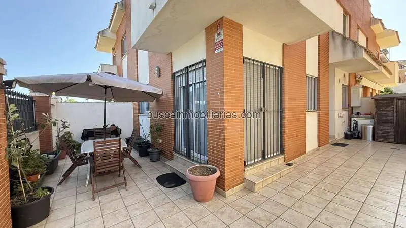 Pareado en Esquina con 3 Habitaciones 3 Baños y Terraza en Corrales