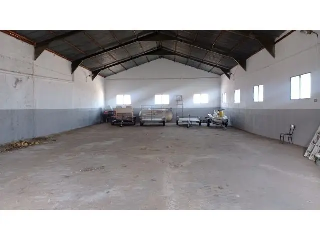 ** Se Alquila Nave En Granada Ideal Para Negocio **