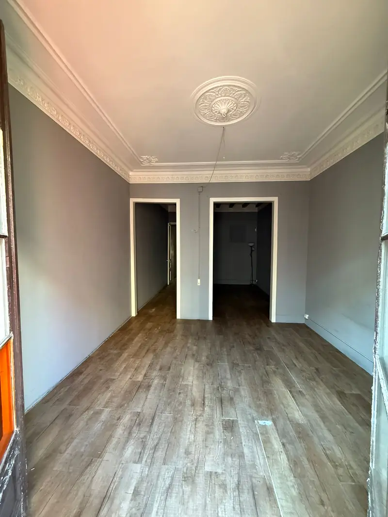 Piso en venta a reformar con terraza en el Eixample Barcelona
