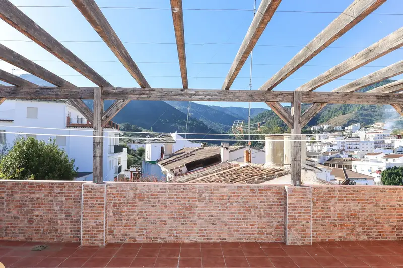 Casa Rural con 6 Dormitorios en Tolox Espa


a