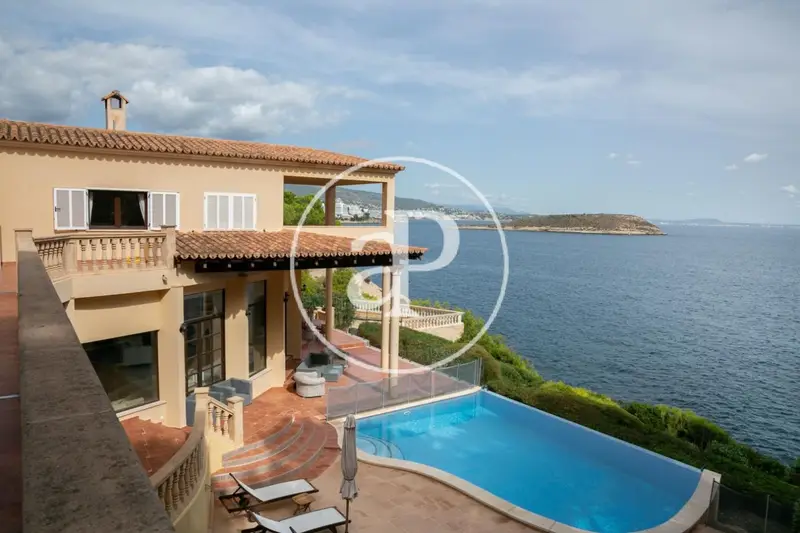 Villa de Lujo en Cala Vinyes con Vistas al Mar