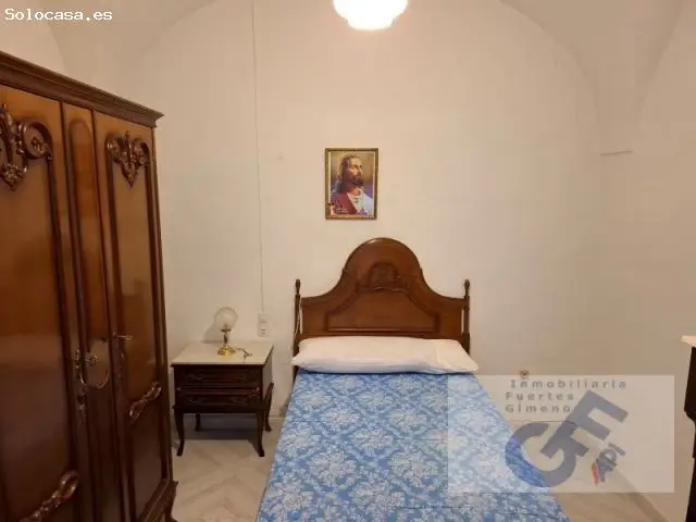 Venta de Casa en Zona Tranquila con Aparcamiento y Terraza