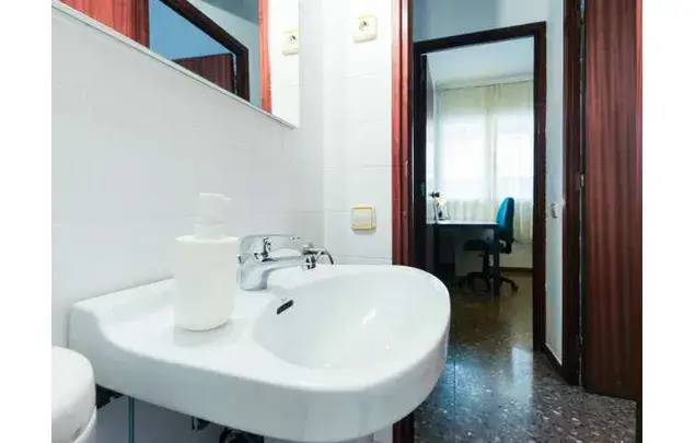 Rent 3 bedroom apartment of 80 m² in Barcelona