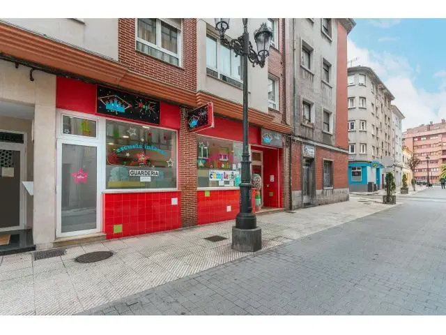 Local Comercial en Venta Equipado: Ideal Guardería u Hostelería