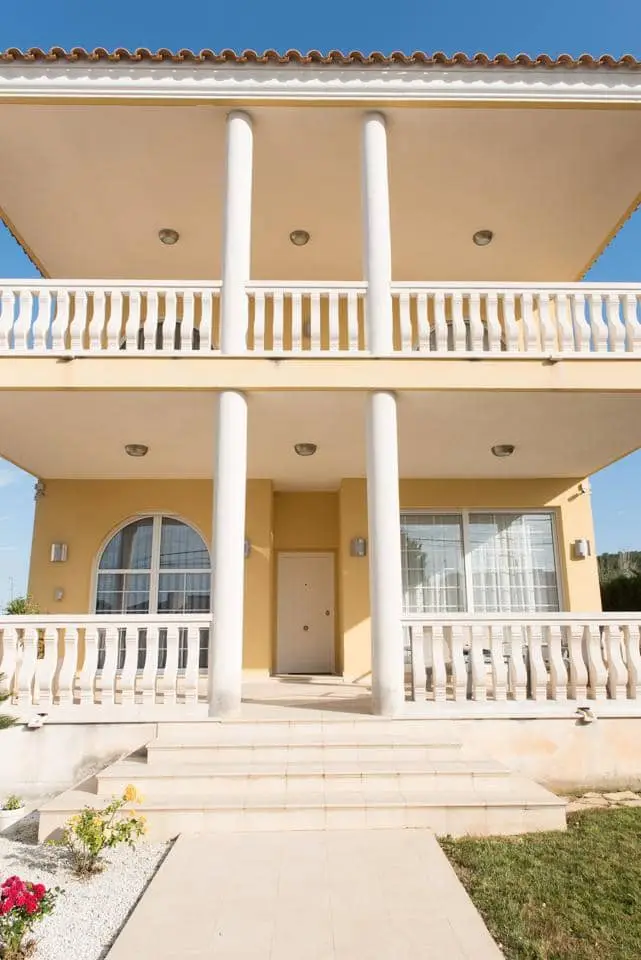 Chalet en Chiva con Jardin Piscina y Barbacoa 4 Habitaciones