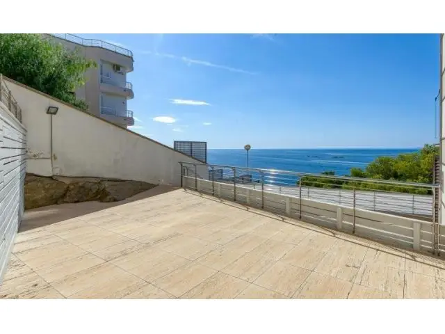 Apartamento de Lujo en Roses Primera Linea de Mar Canyelles