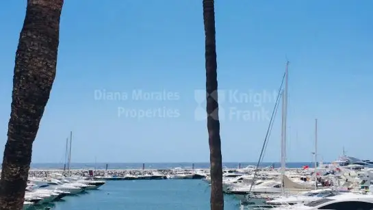 Apartamento en Puerto Banús con Vistas al Mar