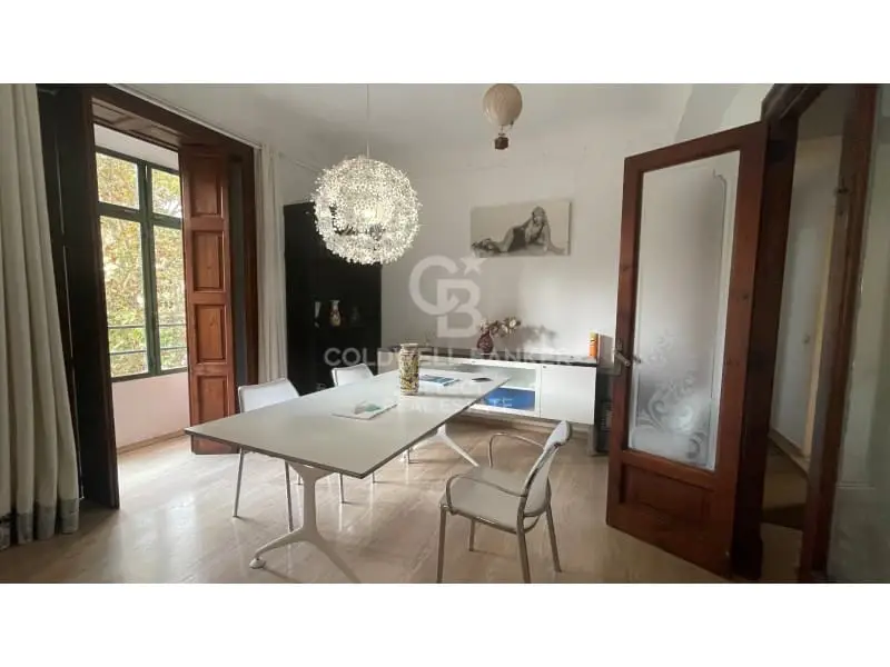 Piso con 8 Balcones en el Centro de Palma