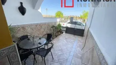 Casa adosada en Centro 90m2 3 dormitorios 1 bano 1 aseo patio