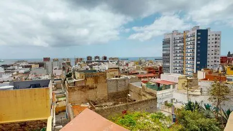 Dos Viviendas y Dos Locales en Las Palmas - Cerca de Triana