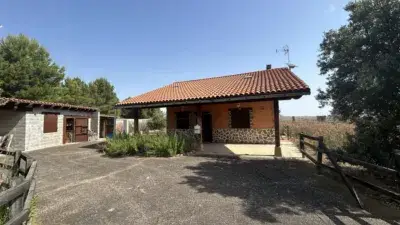 Finca Rústica en Murchante con Caseta de 4 Dormitorios