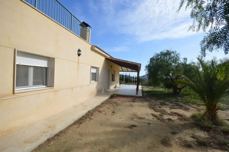 Chalet en Alquiler Monóvar 3 Dormitorios 2 Baños Jardin