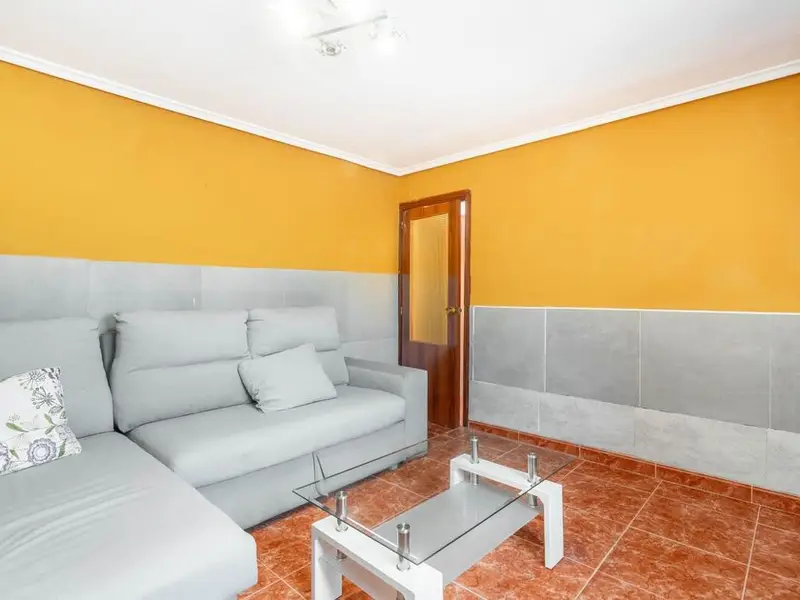Chalet con 4 habitaciones y 2 baños en Pola de Siero