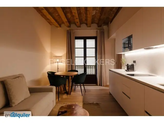 Alquiler Piso Ascensor Ciutat Vella: Apartamento con encanto en el Barrio Gótico
