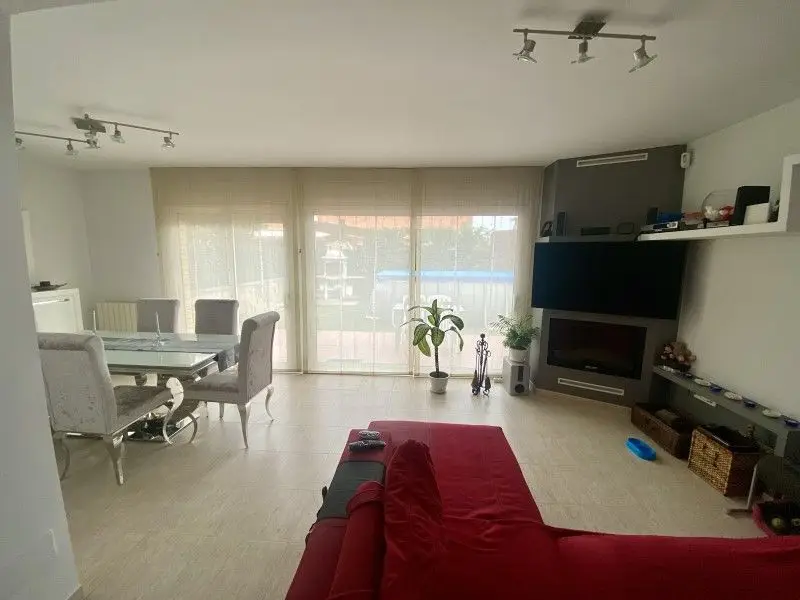 Venta Adosado 4 habitaciones Celrà