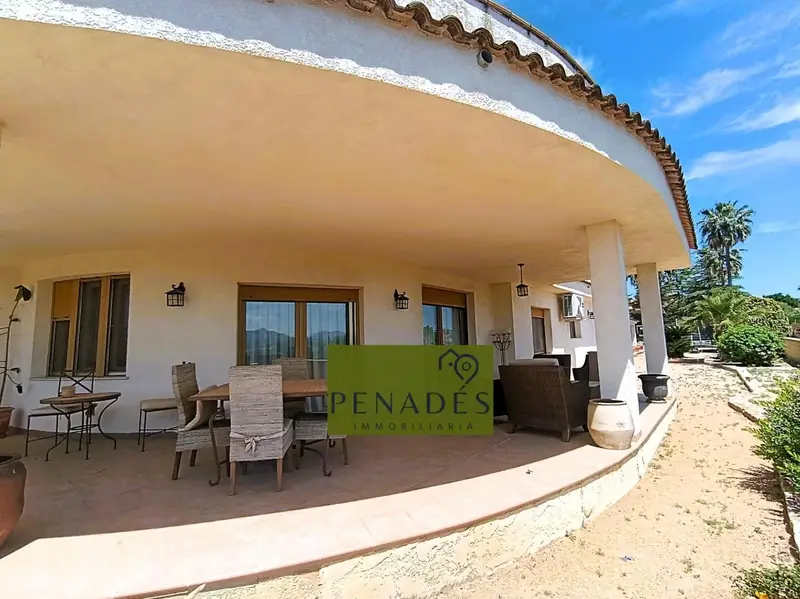 Chalet en Venta Ontinyent: Villa con Piscina y Paellero