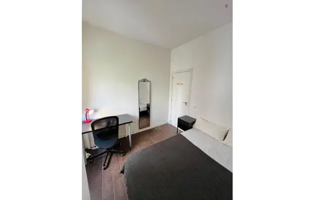 Rent 7 bedroom apartment in Madrid