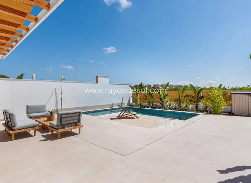 Chalet en Venta Benijofar Alicante Moderna Villa Piscina Privada