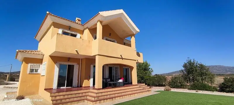 Villa en Pinoso con Vistas Impresionantes 4 Dormitorios