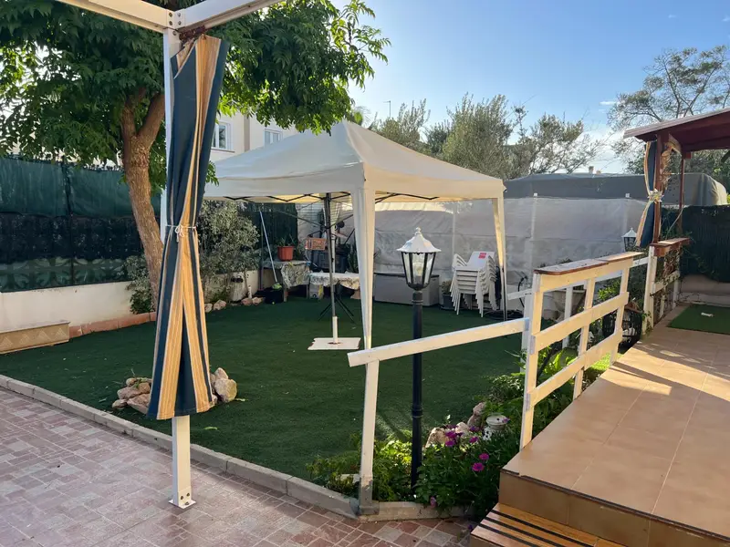 Chalet Adosado en Aguas Nuevas con Piscina y Terraza