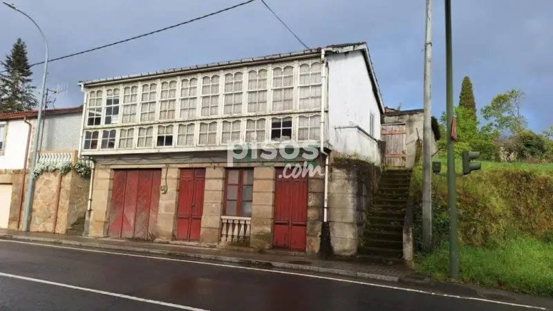 Casa en Celanova para Reformar con Licencia de 3 Plantas