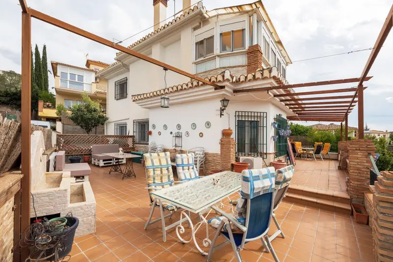 Chalet en Monachil con 3 Plantas Garaje Terraza Vistas Panoramicas