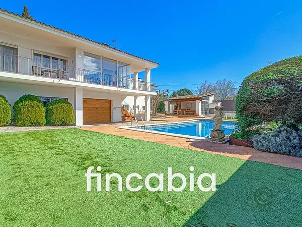 Casa unifamiliar en Santa Coloma de Farners con piscina y jardin