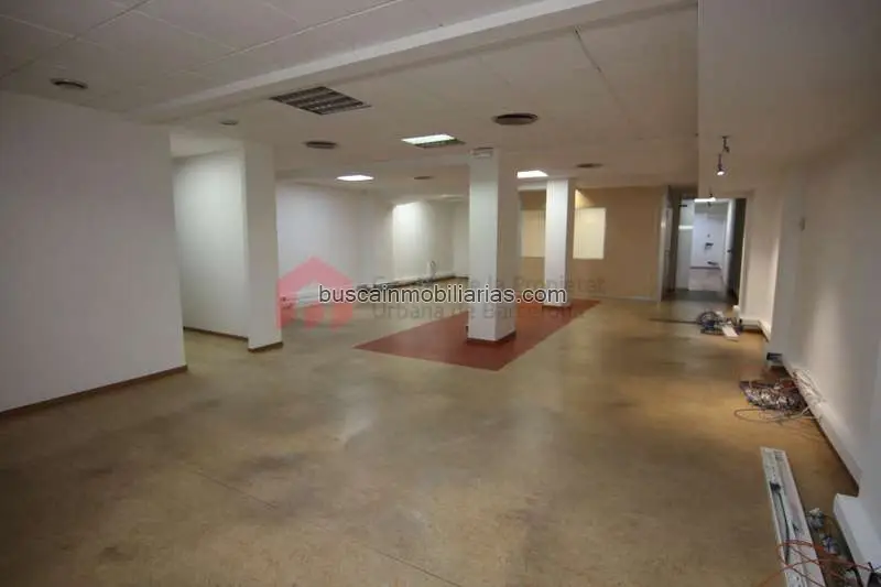 Oficina en venta en Barcelona ideal para academia 440m2