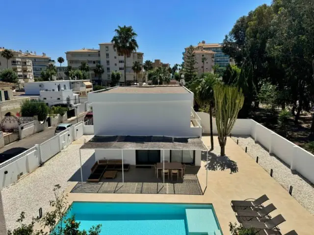 Chalet en Albir con 3 Dormitorios y Piscina Cerca de la Playa