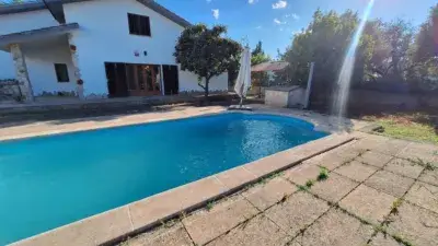 Chalet en Alquiler con Piscina y Gran Terreno