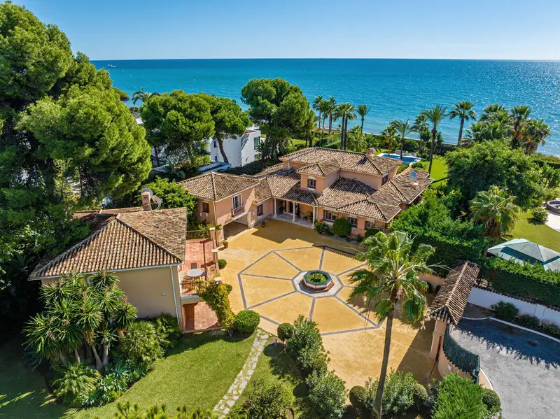 Villa de Lujo Frente al Mar en Nueva Milla de Oro