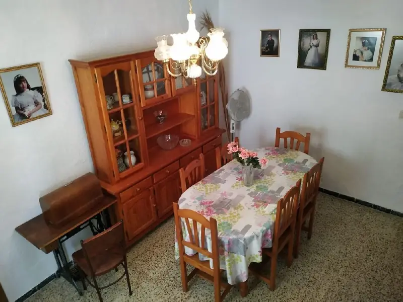 Venta Casa con Calefaccion en Seron 250m2 6 habitaciones