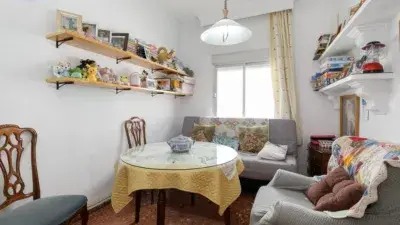 Casa adosada en venta en Maracena con local comercial
