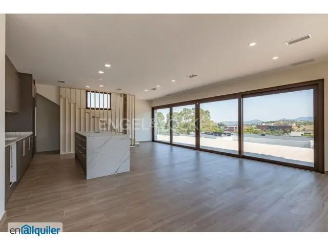 Casa en Venta en Sant Esteve Sesrovires con Piscina y Garaje