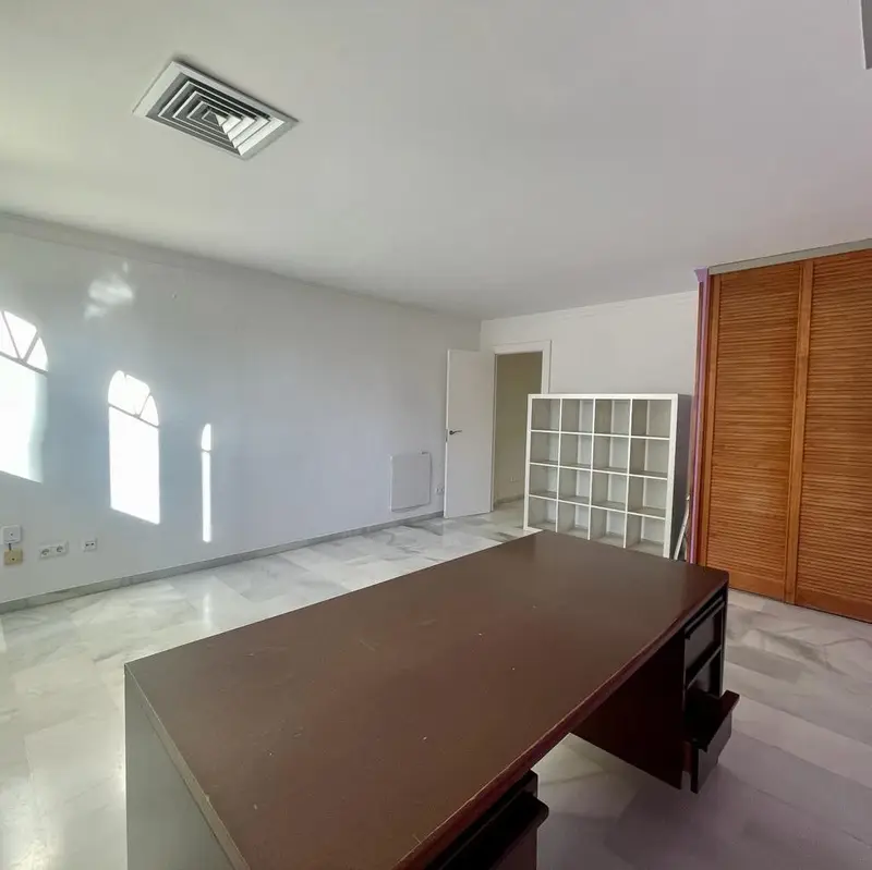 Oficina en venta Nueva Andalucia, España