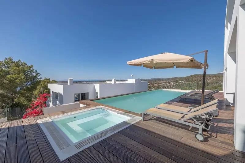 Villa de Lujo en Cala Molí con Vistas al Mar y Licencia de Alquiler