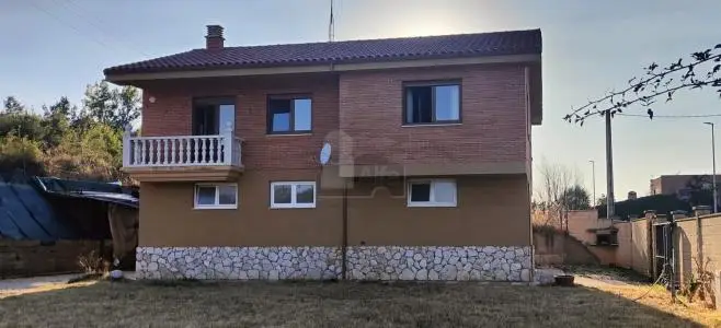 Chalet en Venta Ribaseca Leon 290m2 3 Dormitorios Garaje Barbacoa