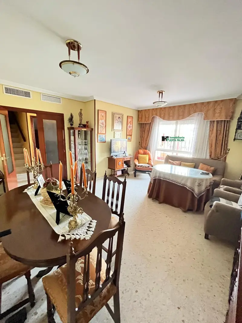 Adosado en Venta en Barriada Llera Badajoz 5 Dormitorios 2 Baños