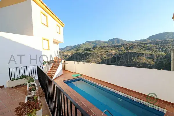 Apartamento Dúplex en Albuñuelas con Piscina y Aparcamiento