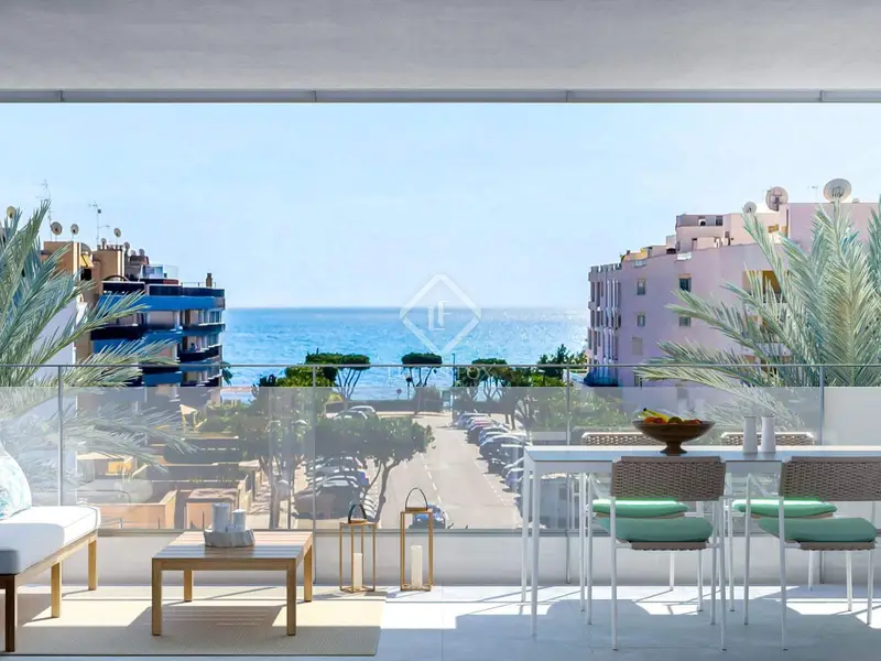 Ático de Lujo en Venta en Ibiza: 3 Dormitorios, Terraza y Piscina
