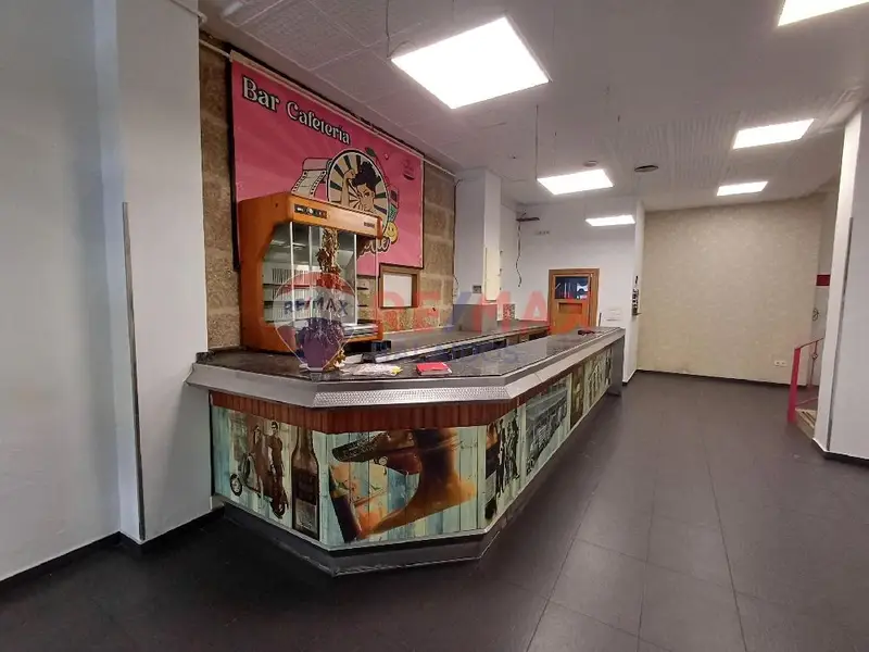 Venta Cafetería Equipada Castrelos Vigo Excelente Ubicacion